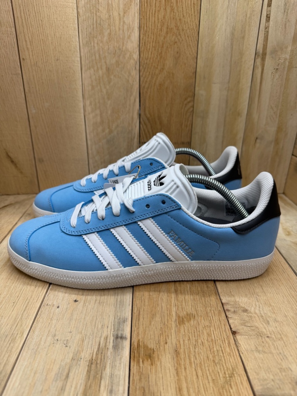 Men’s Adidas MNUFC FAMILIA Gazelle Shoes Sneakers US Men’s 9.5 Brand New w/Tags